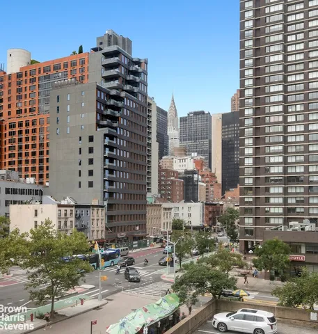 $950,000 | 300 East 33rd Street, Unit 2L | Kips Bay
