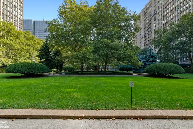 $950,000 | 300 East 33rd Street, Unit 2L | Kips Bay