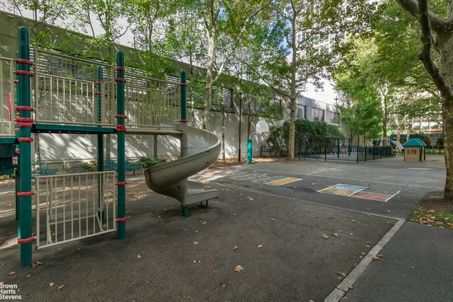 $950,000 | 300 East 33rd Street, Unit 2L | Kips Bay