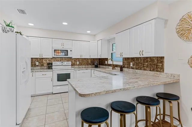 $4,500 | 115 Canal Avenue South, Unit 3, Indian Rocks Beach, FL 33785