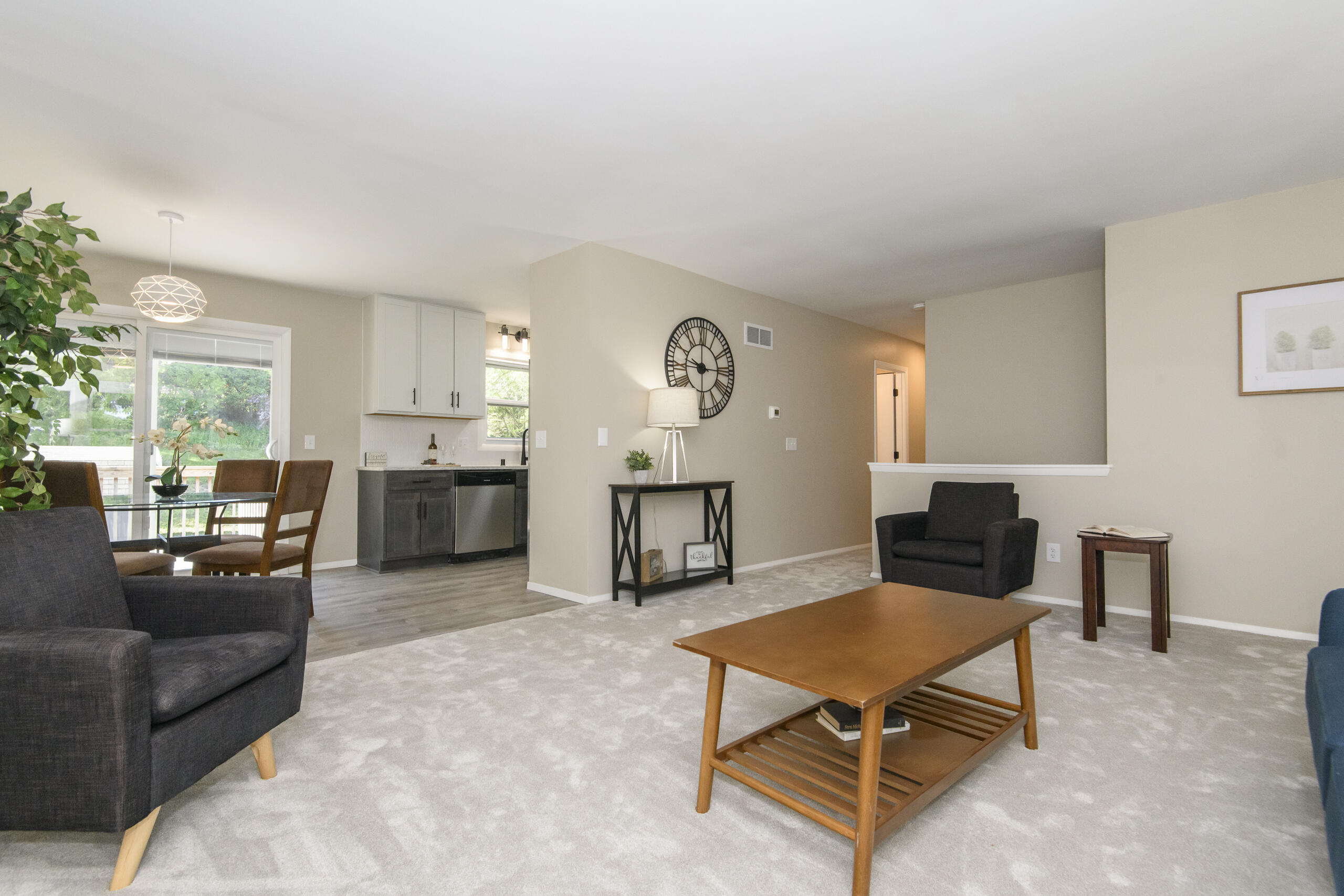 1717 Sunset Ridge Drive West West Bend, WI 53090 - Photo 2 of 28 Open and airy