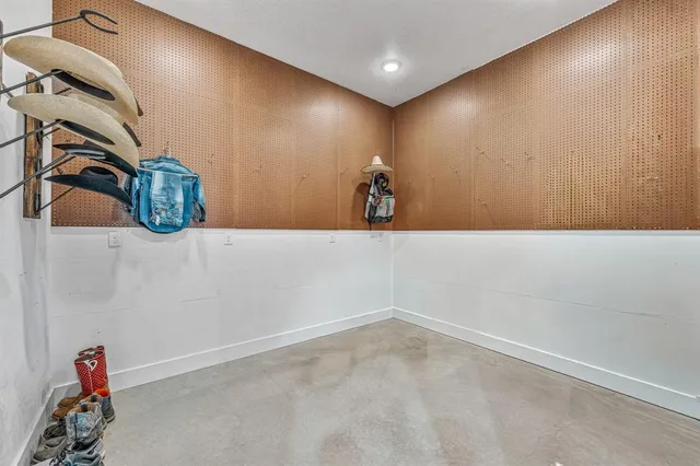 a view of utility room