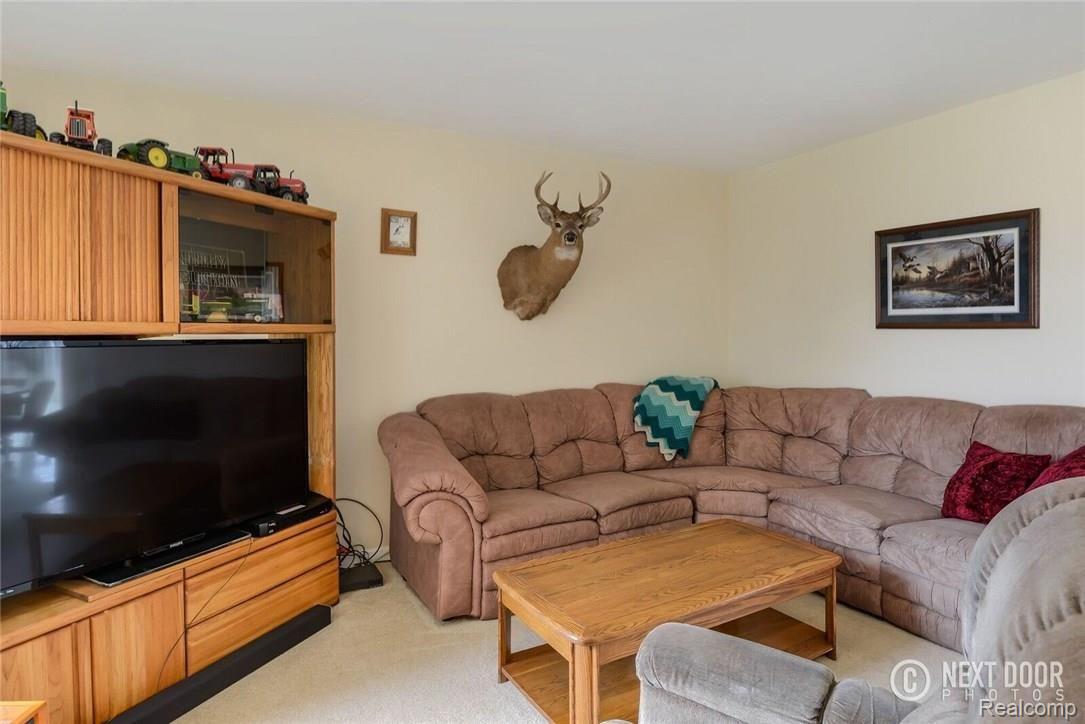 3611 Steinacker Road Howell, MI 48855 - Photo 3 of 20 Living Room Space