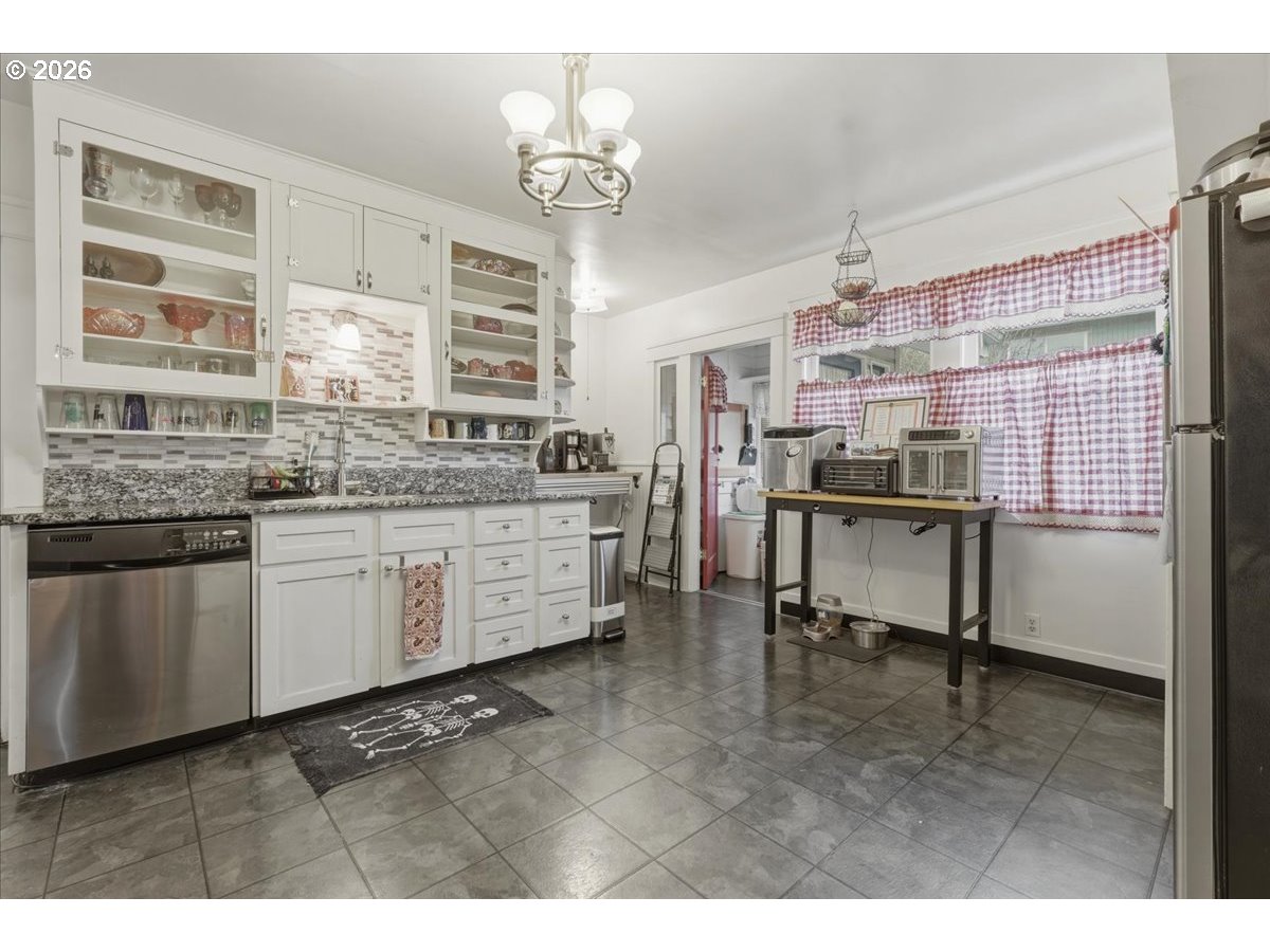 706 West B Street Rainier, OR 97048 - Photo 11 of 42