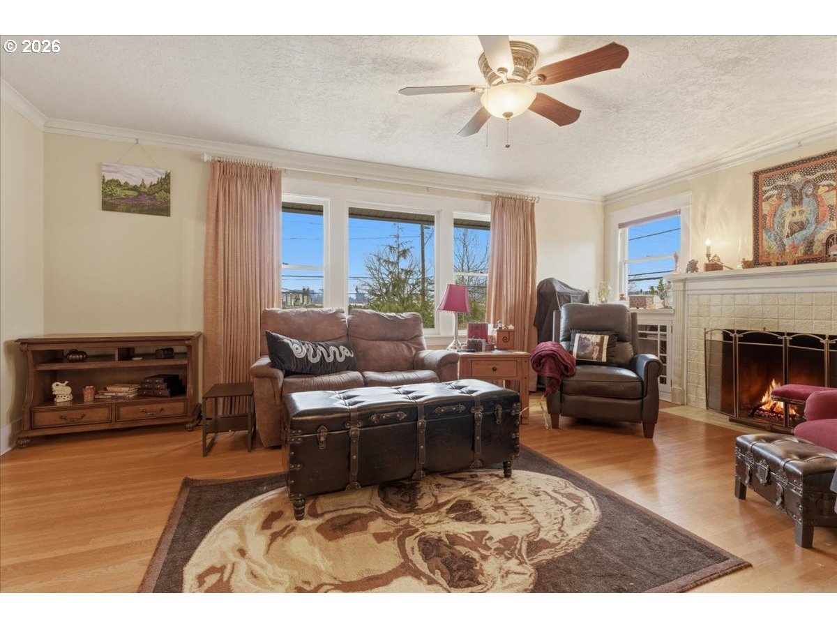 706 West B Street Rainier, OR 97048 - Photo 4 of 42