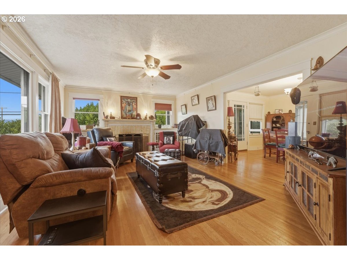 706 West B Street Rainier, OR 97048 - Photo 5 of 42