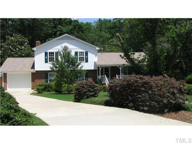 Great curb appeal with Bermuda grass, Knockout Roses and flowers galore!