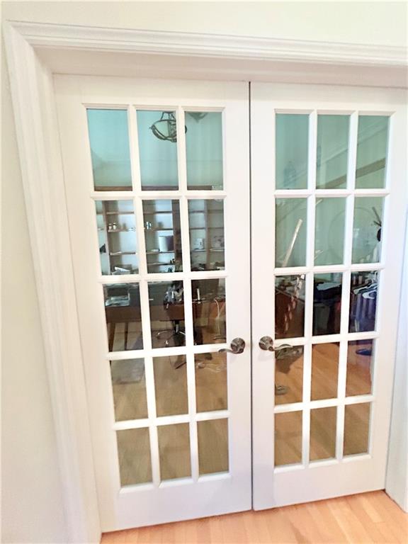 518 Farndale Road Pittsburgh, PA 15215 - Photo 4 of 37 a view of a window