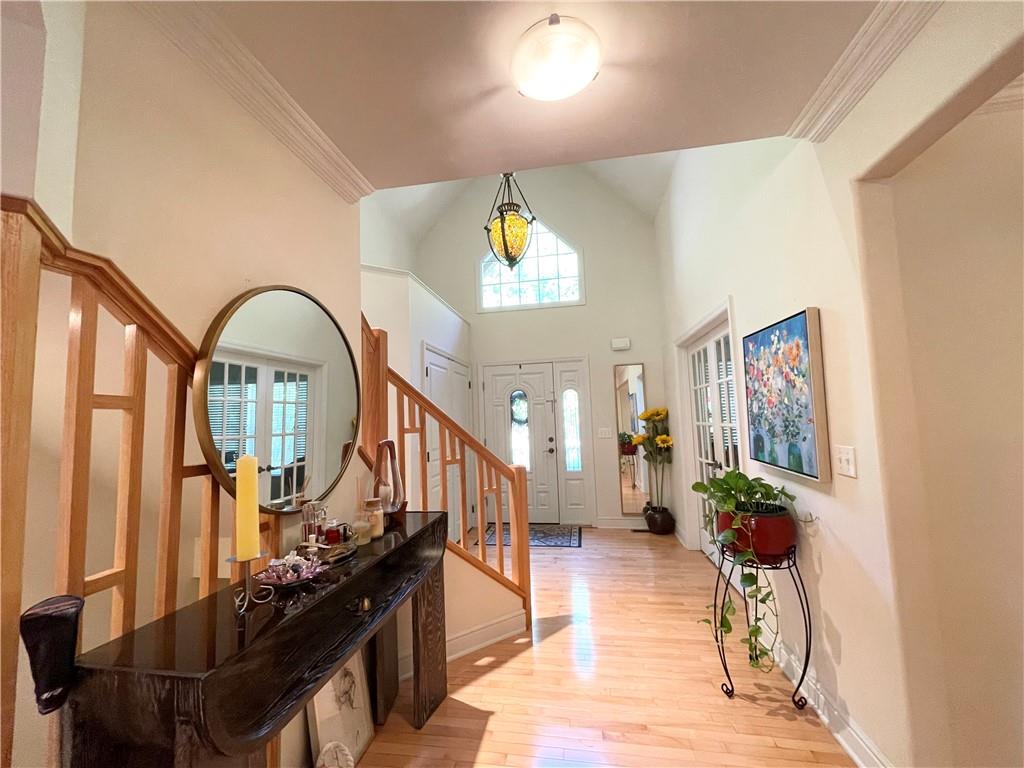 518 Farndale Road Pittsburgh, PA 15215 - Photo 6 of 37 a living room with furniture