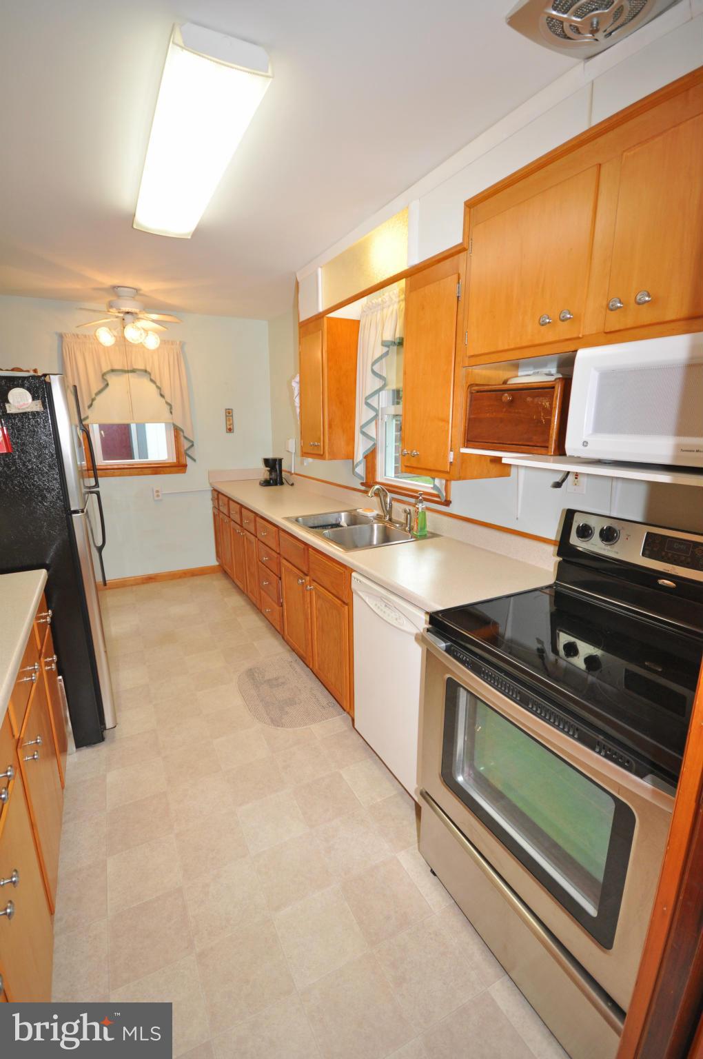 1515 Marsha Road Baltimore, MD 21227 - Photo 3 of 25 Kitchen