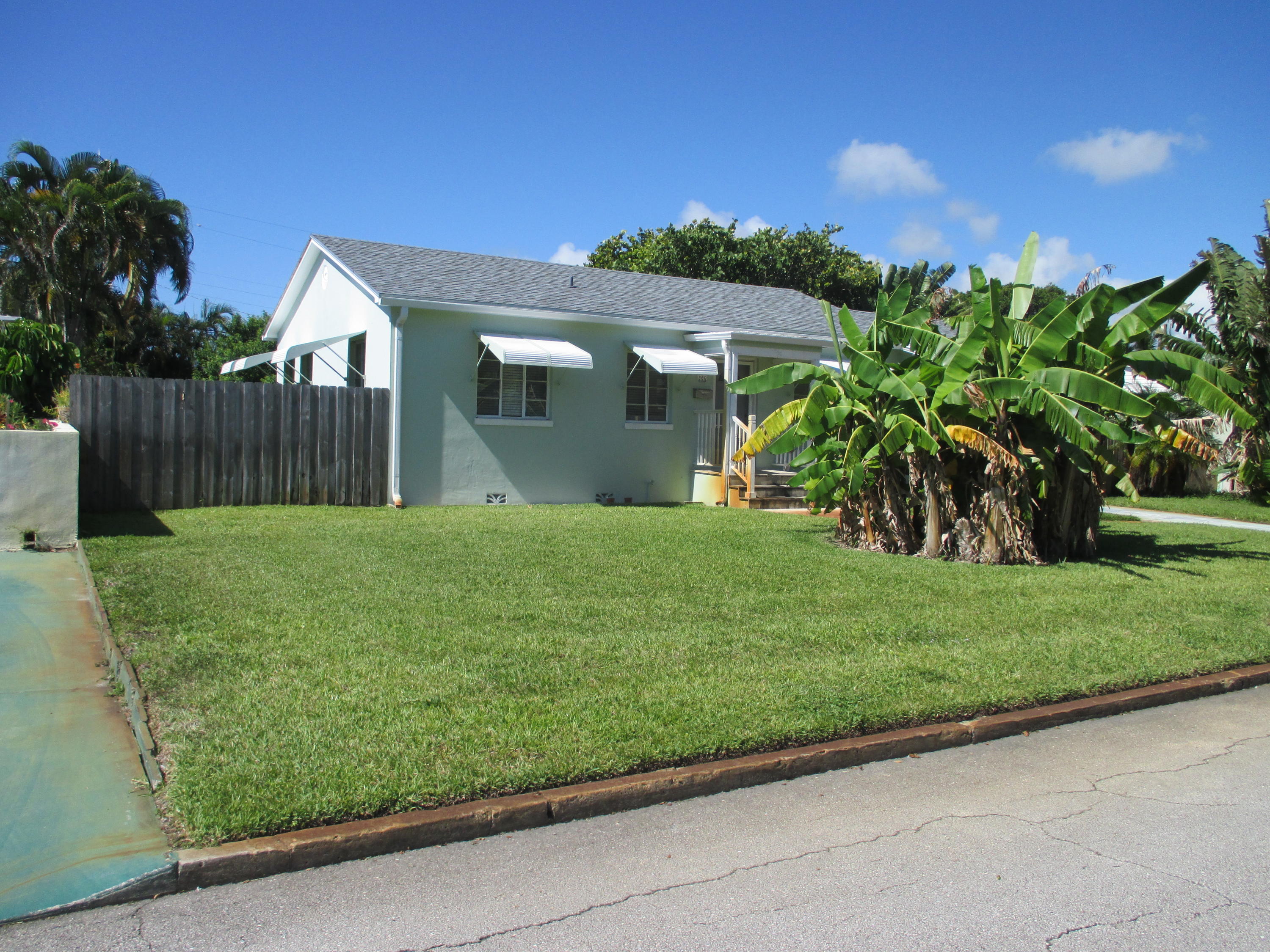 360 Ellamar Road West Palm Beach, FL 33405 - Photo 3 of 41 IMG_3571