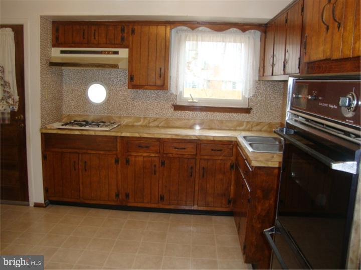 53 Endicott Road Hamilton, NJ 08690 - Photo 5 of 13