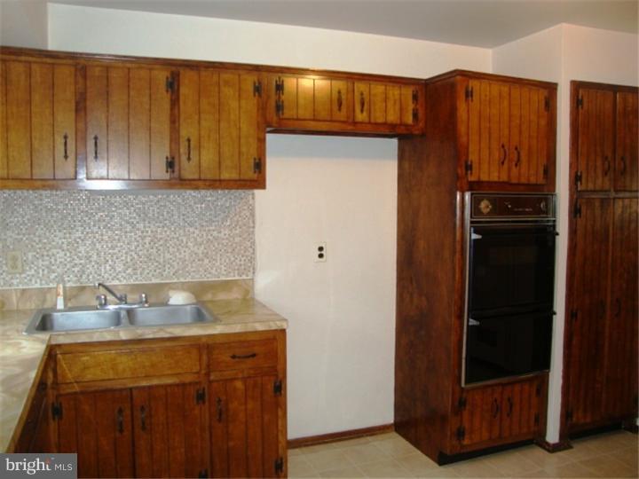 53 Endicott Road Hamilton, NJ 08690 - Photo 6 of 13