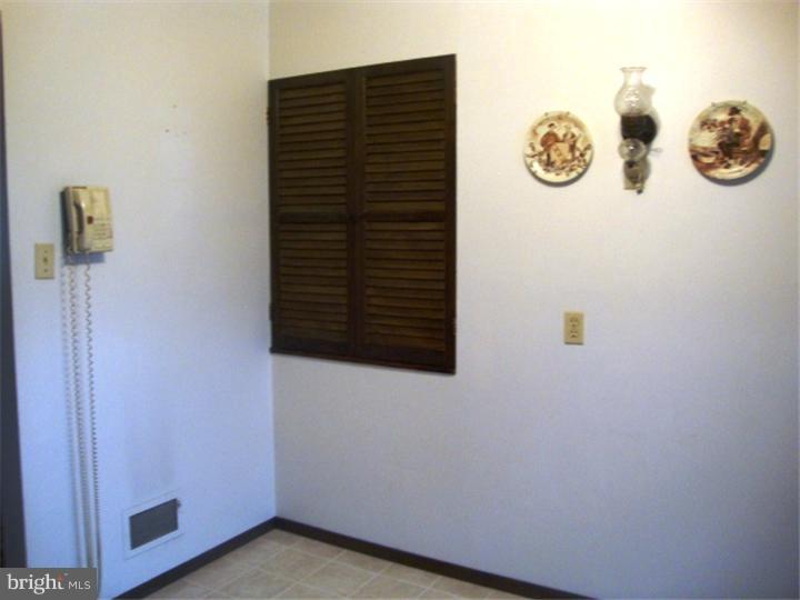 53 Endicott Road Hamilton, NJ 08690 - Photo 7 of 13