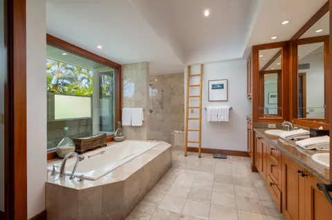 $5,900,000 | 72-137 Waiulu Street, Unit D, Kailua-Kona, HI 96740