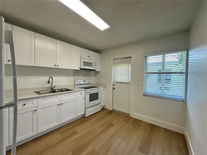 $2,125 | 3700 Northeast 22nd Avenue, Unit 4, Lighthouse Point, FL 33064