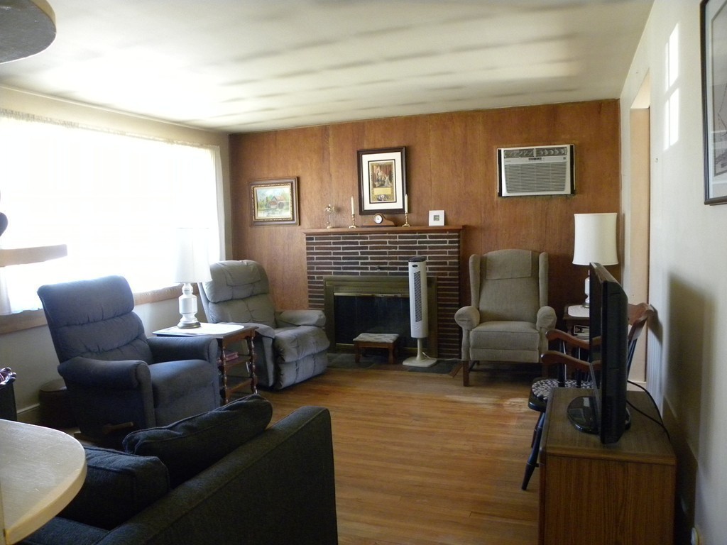 30 Fenelon Road Framingham, MA 01702 - Photo 6 of 19 Gallery Image 6