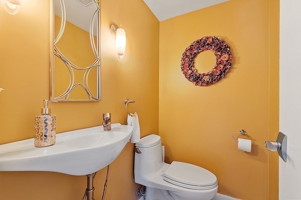 21 Robinwood Road Buzzards Bay, MA 02532 - Photo 18 of 38