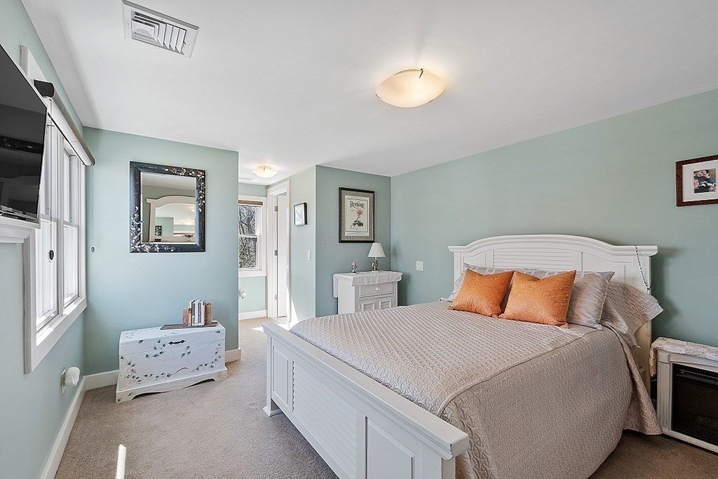 21 Robinwood Road Buzzards Bay, MA 02532 - Photo 20 of 38