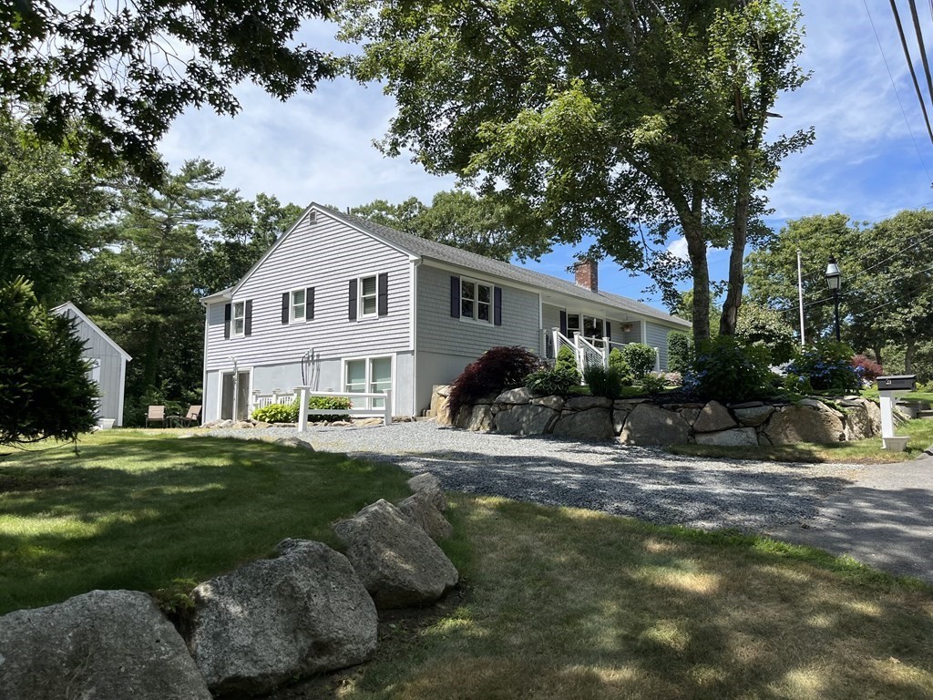 21 Robinwood Road Buzzards Bay, MA 02532 - Photo 4 of 38