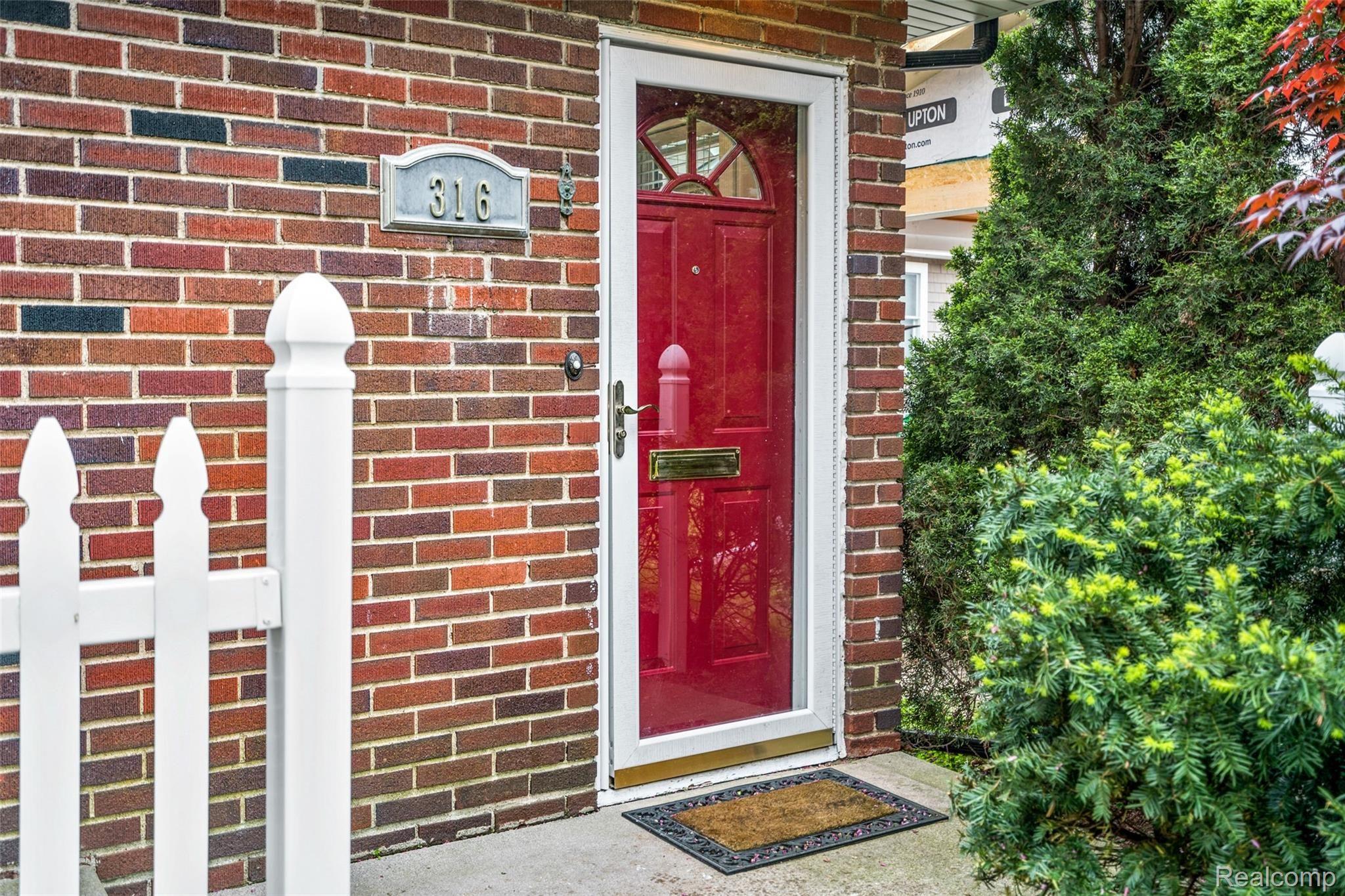 316 Romeo Road Rochester, MI 48307 - Photo 4 of 22 316-Romeo-Rd-04.jpg