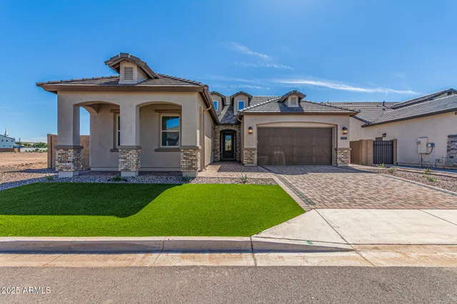$805,900 | 2565 East Virginia Circle, Mesa, AZ 85213