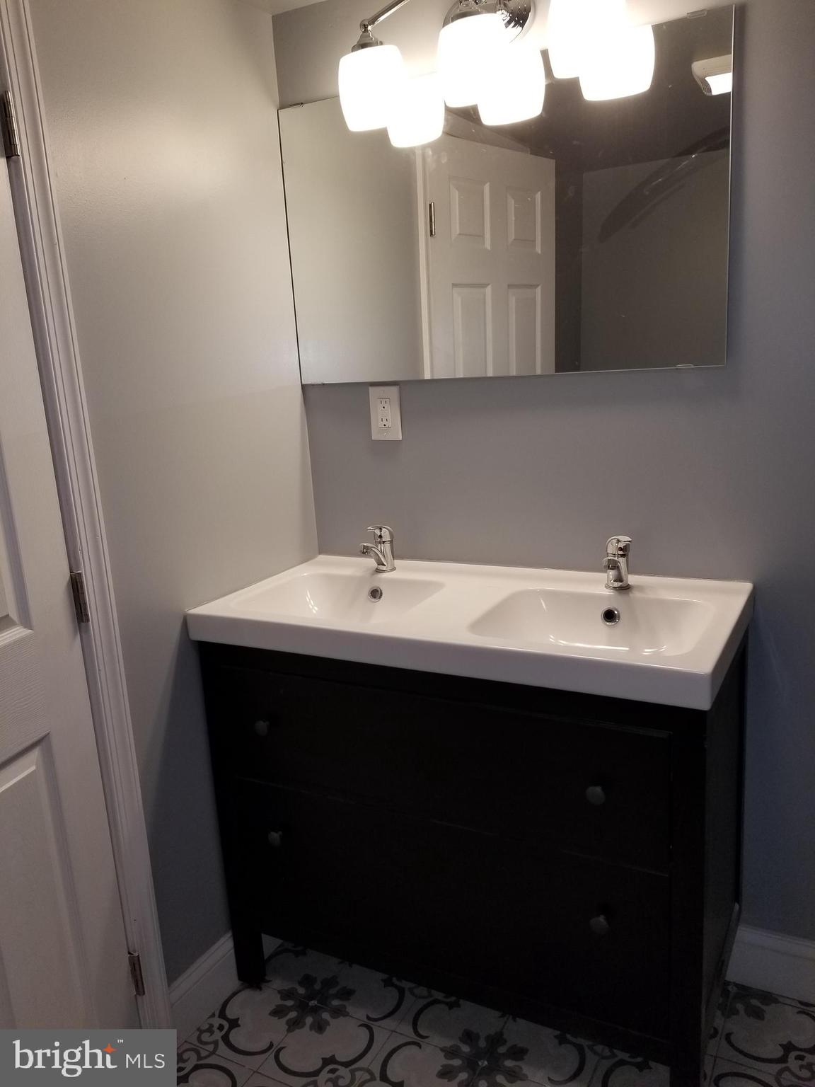 5413 Angora Terrace Philadelphia, PA 19143 - Photo 11 of 37