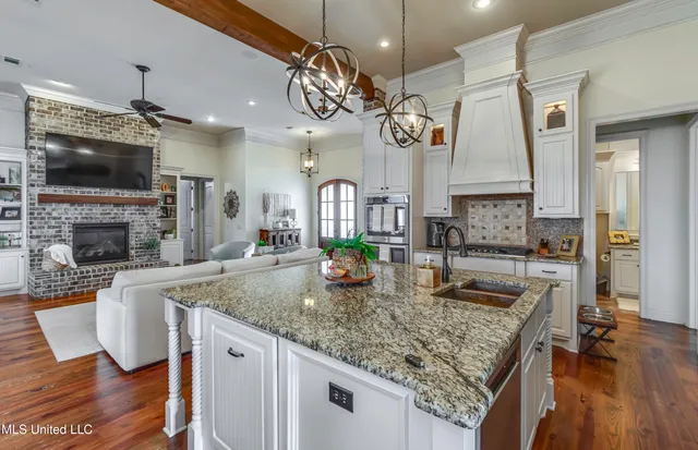 $690,000 | 308 East Lake Drive, Madison, MS 39110