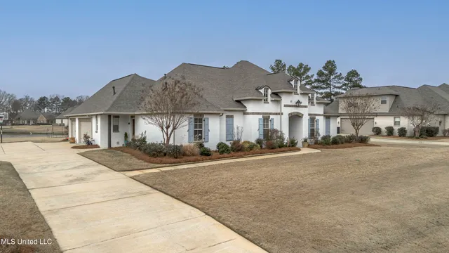 $690,000 | 308 East Lake Drive, Madison, MS 39110