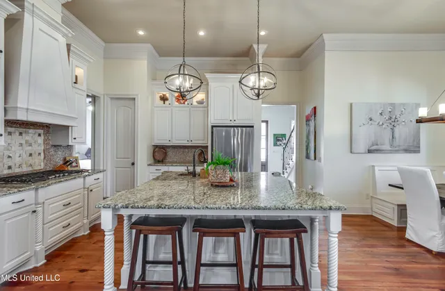 $690,000 | 308 East Lake Drive, Madison, MS 39110