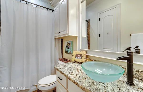 $690,000 | 308 East Lake Drive, Madison, MS 39110