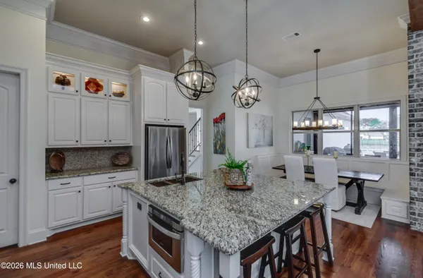 $690,000 | 308 East Lake Drive, Madison, MS 39110