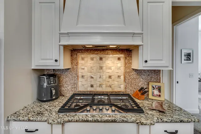 $690,000 | 308 East Lake Drive, Madison, MS 39110