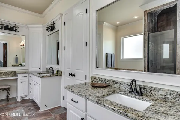 $690,000 | 308 East Lake Drive, Madison, MS 39110