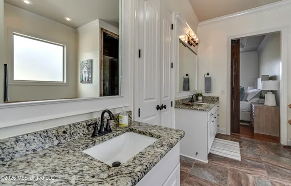 $690,000 | 308 East Lake Drive, Madison, MS 39110