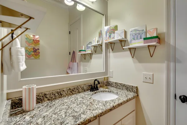 $690,000 | 308 East Lake Drive, Madison, MS 39110