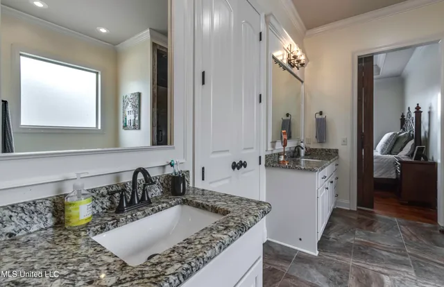 $690,000 | 308 East Lake Drive, Madison, MS 39110