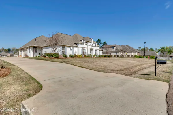 $690,000 | 308 East Lake Drive, Madison, MS 39110