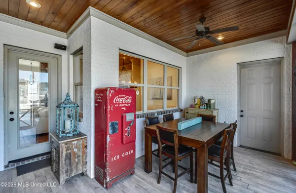 $690,000 | 308 East Lake Drive, Madison, MS 39110