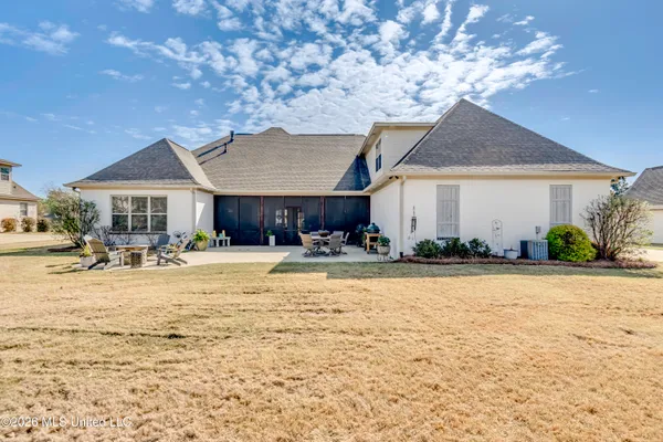 $690,000 | 308 East Lake Drive, Madison, MS 39110