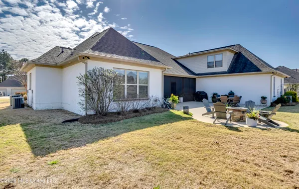 $690,000 | 308 East Lake Drive, Madison, MS 39110