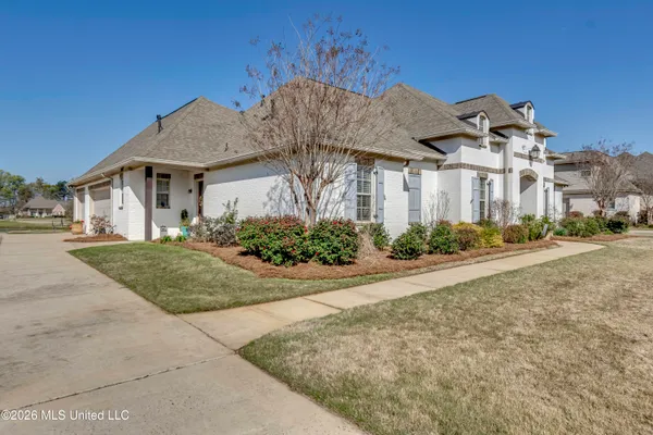 $690,000 | 308 East Lake Drive, Madison, MS 39110