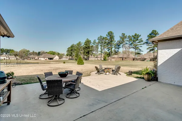 $690,000 | 308 East Lake Drive, Madison, MS 39110