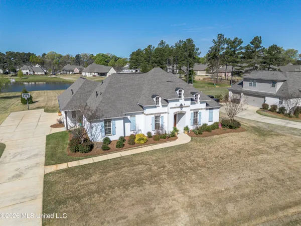 $690,000 | 308 East Lake Drive, Madison, MS 39110