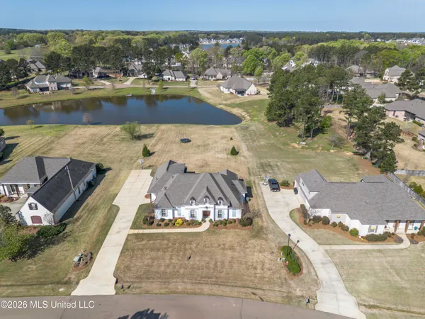 $690,000 | 308 East Lake Drive, Madison, MS 39110