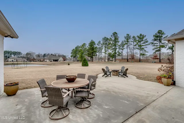 $690,000 | 308 East Lake Drive, Madison, MS 39110
