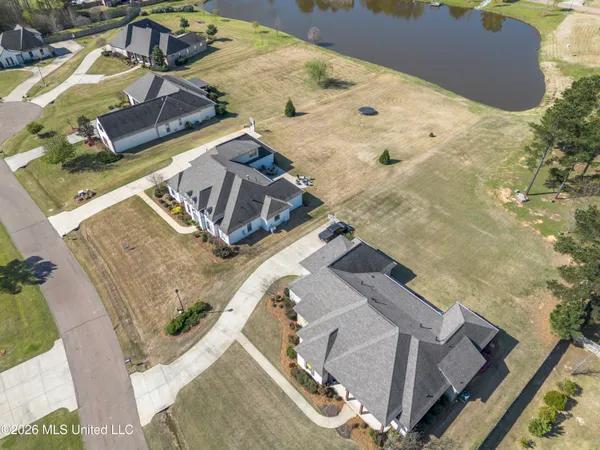 $690,000 | 308 East Lake Drive, Madison, MS 39110