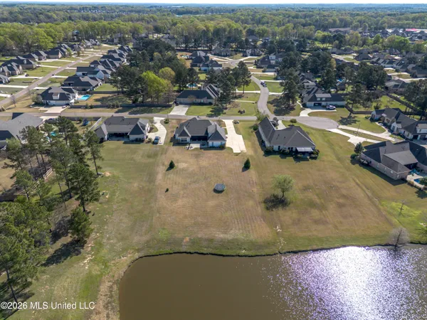 $690,000 | 308 East Lake Drive, Madison, MS 39110