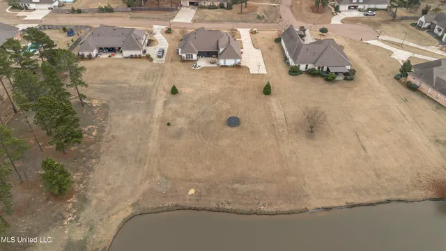 $690,000 | 308 East Lake Drive, Madison, MS 39110