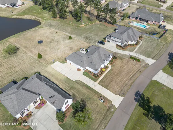 $690,000 | 308 East Lake Drive, Madison, MS 39110